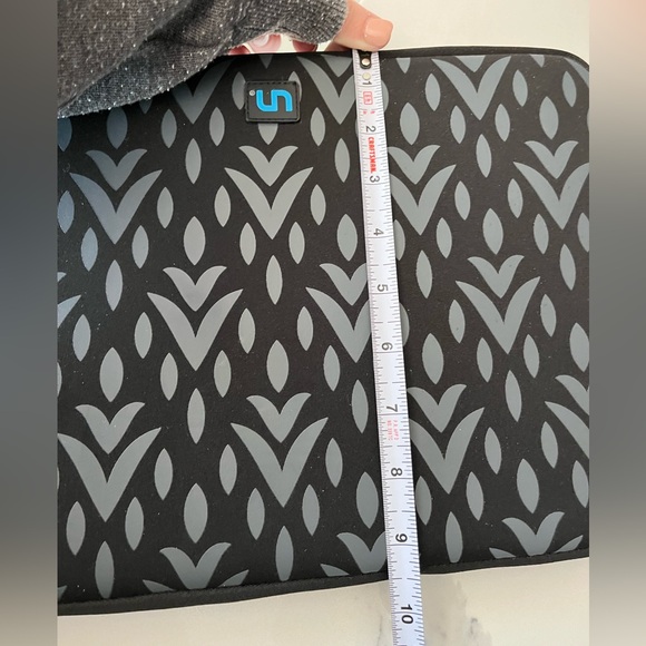 NEW Lot 3 Laptop Sleeves: Case Logic, Trina Turk, Uncommon - Picture 11 of 15
